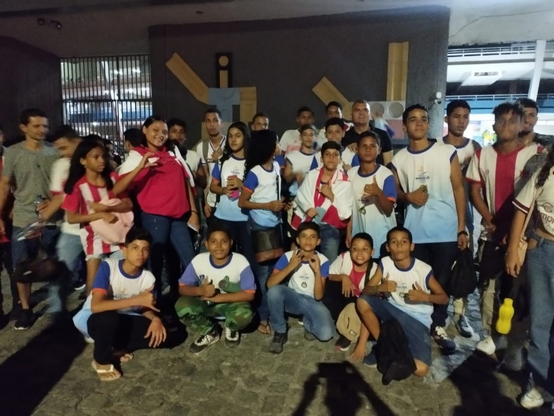 Estudantes da escola Hévia Valéria assistiram CRB e Santos/SP 